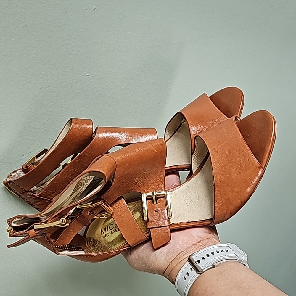 Michael Kors Leather crossover sz 9